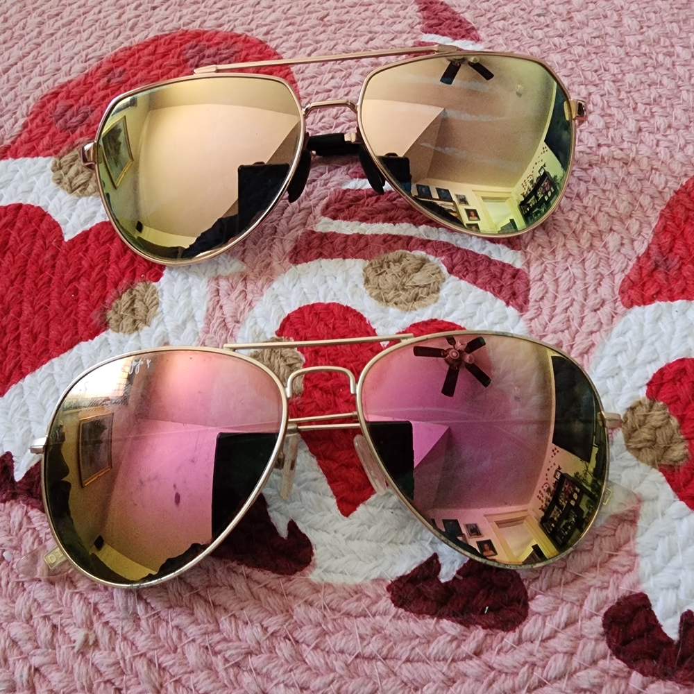 Chic Gold Aviator Sunglasses